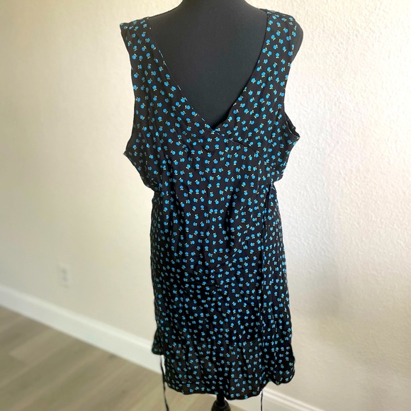 NWT BLACK AND BLUE PATTERN DRESS - Picture 6 of 14